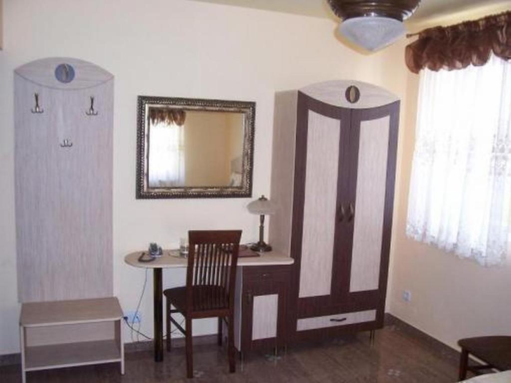 Hotel Faraon Kielce Ngoại thất bức ảnh